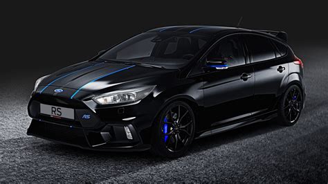 2017 Ford Focus RS aggressive front fascia and performance-oriented design