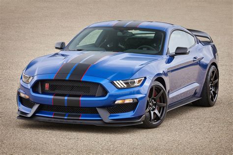 2017 ford mustang gt fastback specs