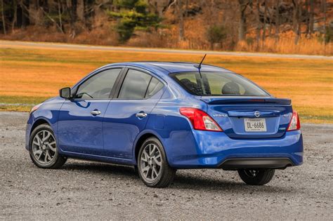 2017 nissan versa sv