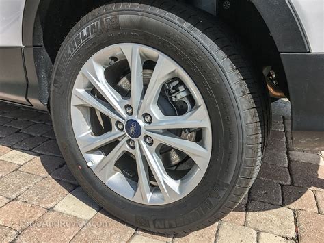 2018 Ford Escape SE 4WD Wheel and Tire Photo 129959794