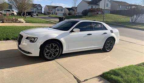 2018 White Chrysler 300 With Black Rims Touring AWD In Bright Photo 8