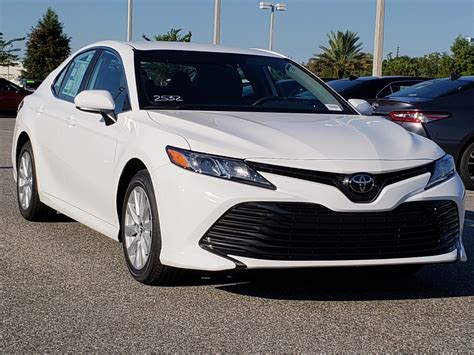 2019 toyota camry le