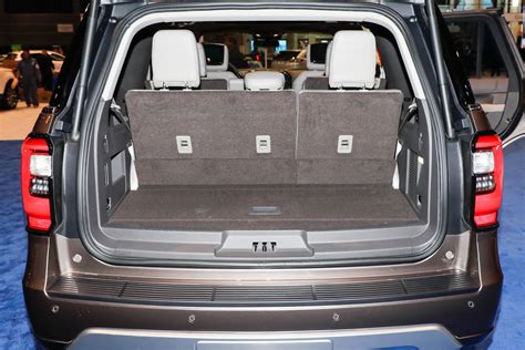 2020 ford expedition xlt cargo space