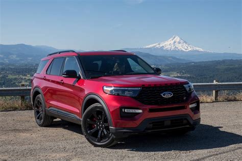 Engine of the 2020 Ford Explorer ST Red