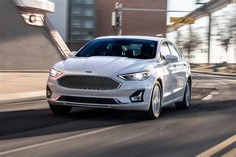 2020 ford fusion hybrid review