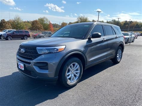 2021 ford explorer base model