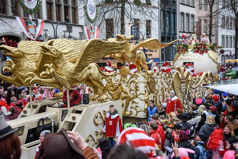 Karneval Rosenmontagszug in Köln 2022 findet im Stadion