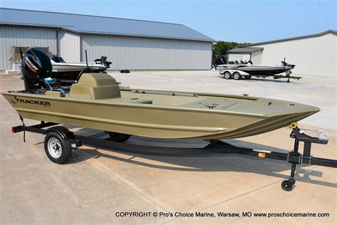 2022 tracker boats for sale