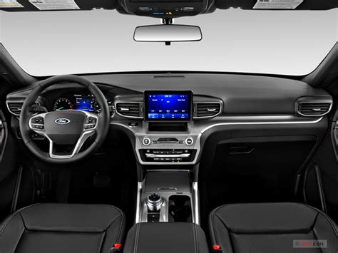 Interior view of the 2023 Ford Explorer XLT showcasing its modern features