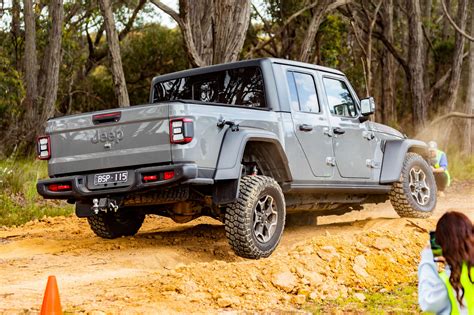 2023 jeep gladiator specs and videos