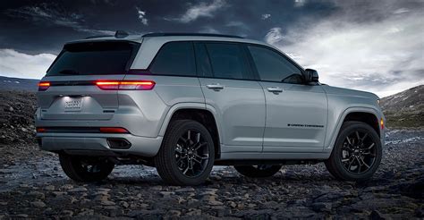 2023 jeep grand cherokee 4xe 4x4 features