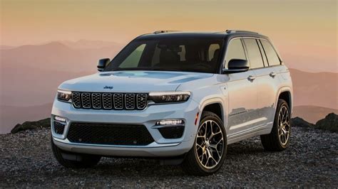 2023 jeep grand cherokee 4xe summit features