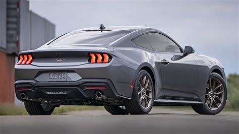 2024 ford mustang ecoboost fastback 0-60