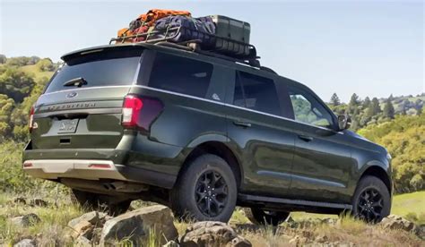 Close-up view of the 2025 Ford Expedition engine bay, illustrating the advanced engineering behind the 2025 Ford Expedition specs