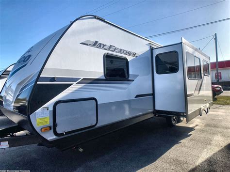10 Must-Know Things About the 2025 Jayco Jay Feather 25RB