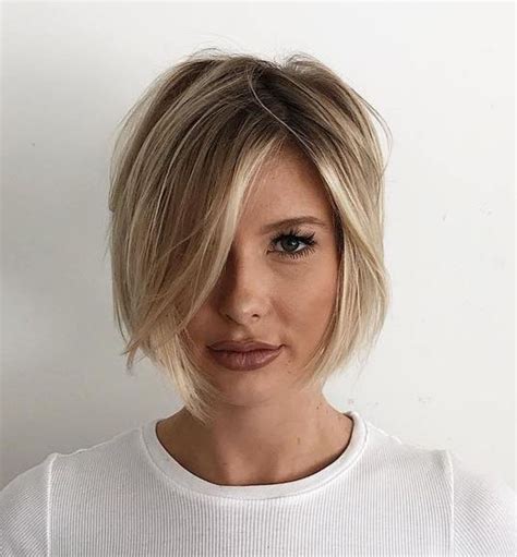 Inverted Chopped Bob Messy bob hairstyles, Thick hair styles