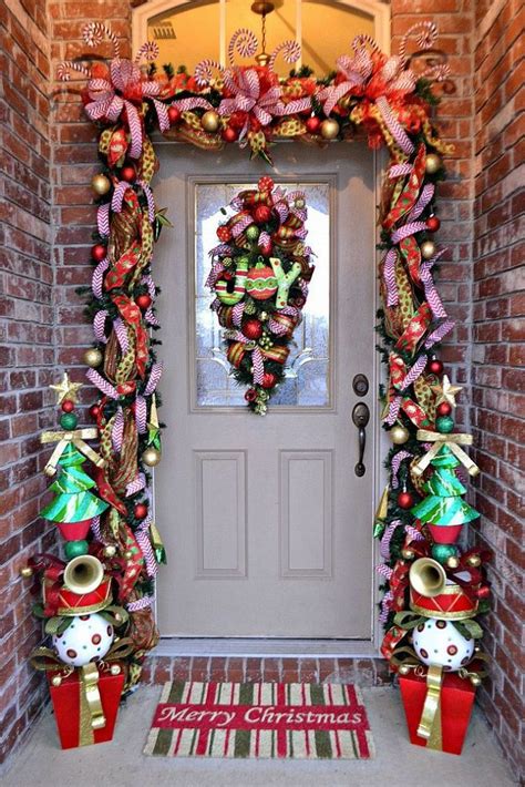 38 Stunning Christmas Front Door Décor Ideas DigsDigs