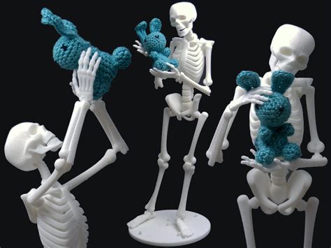 RobertCL 3D printed Skeleton (Snaps together and moveable) by