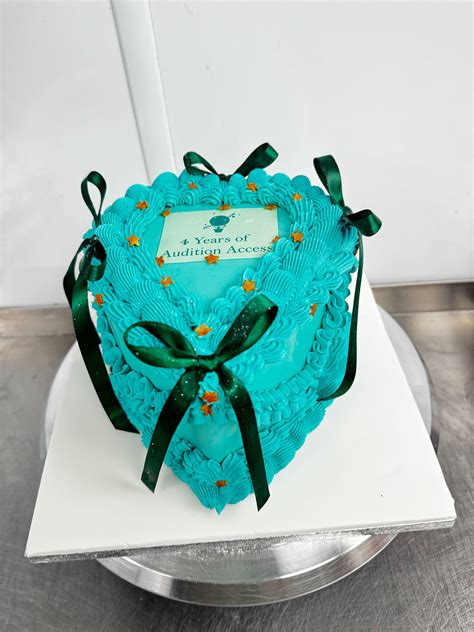 4 inch heart cake