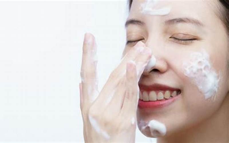 5 Rekomendasi Facial Wash Terbaik Untuk Kulit Jerawat Dan Bruntusan