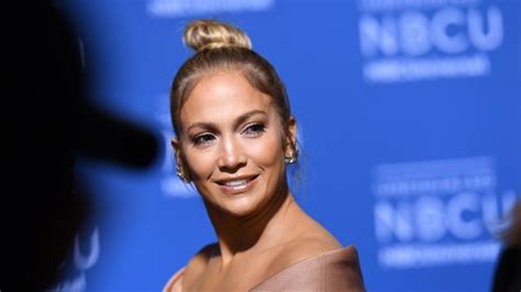 5 Cara Jennifer Lopez Yang Berusia 50 Tahun Terlihat Seperti 30 Tahun