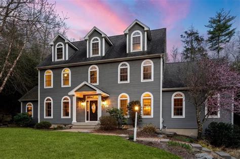 5 below sturbridge ma