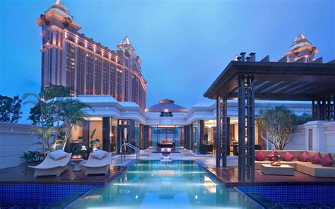 5 star hotels near me with pool