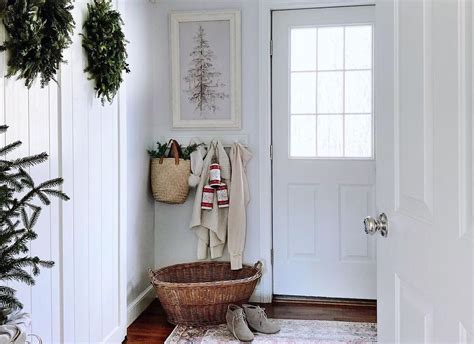 5. Go for a statement wreath in an entryway