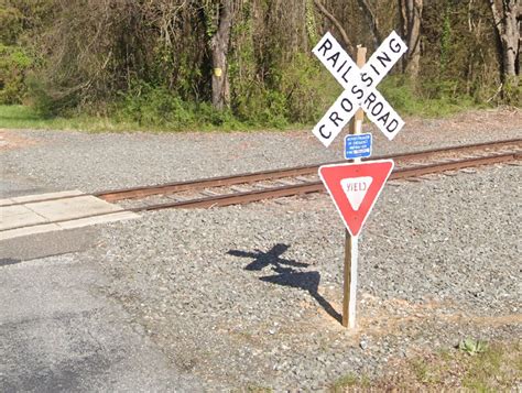 50+ The Sign For A Passive Railroad Crossing Is A Images