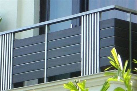 7 Inspirasi Gambar Railing Balkon Minimalis, Cocok untuk Rumah 2 Lantai!