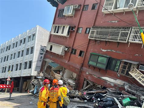 7.4 magnitude earthquake hits taiwan