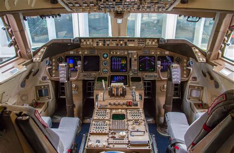 747-400 cockpit