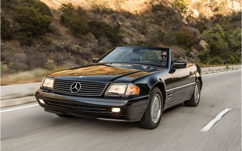 90'S Mercedes Convertible Driving