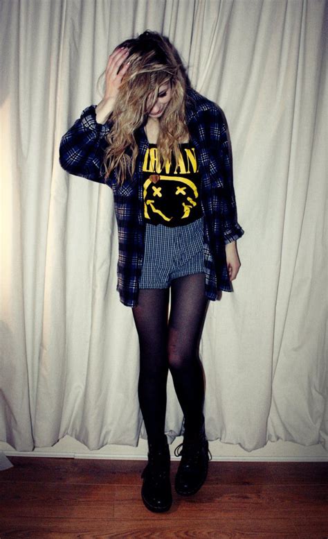Revive your style with 90s Grunge Flannel: Unleash the Trendy, Comfy and Iconic Fashion