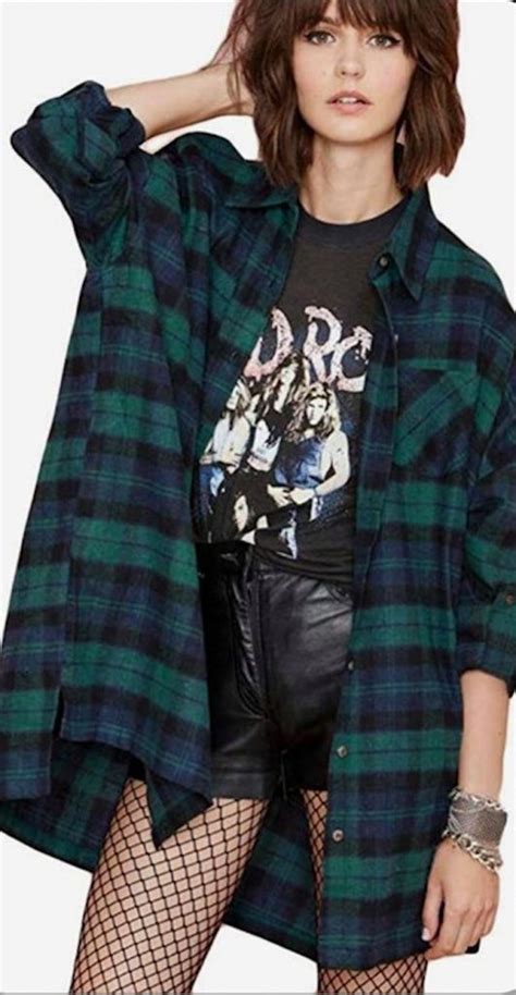Reviving the Grunge Era: Unveiling the Top 90s Fashion Trends