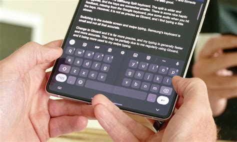 A split-screen keyboard will be available on foldables