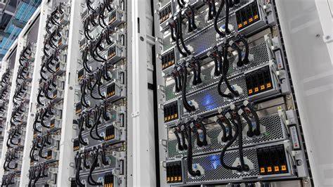 Server di pusat data komputasi AI yang menggunakan chip Huawei Ascend.