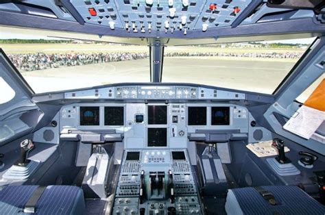 Deep Dive into the Cockpit of the Airbus A-318: A Comprehensive Guide