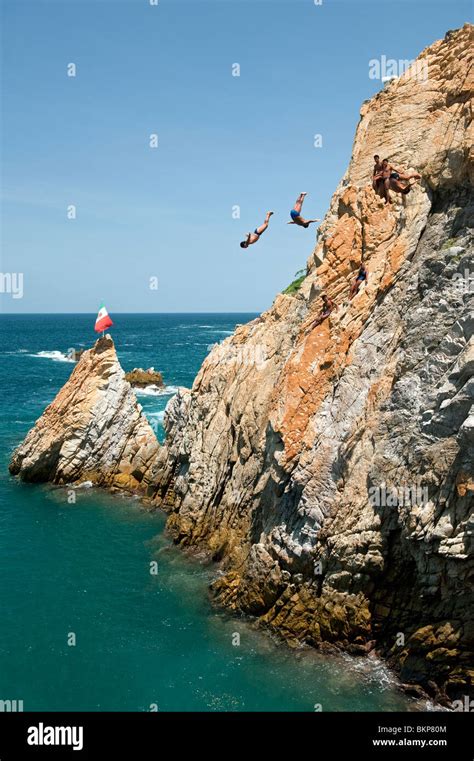 Acapulco cliff divers