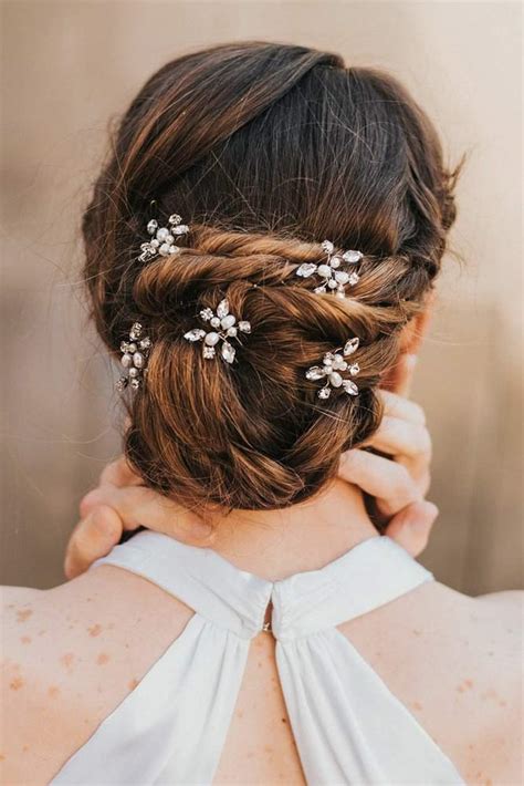 Accessorizing Your Updo for a Frock