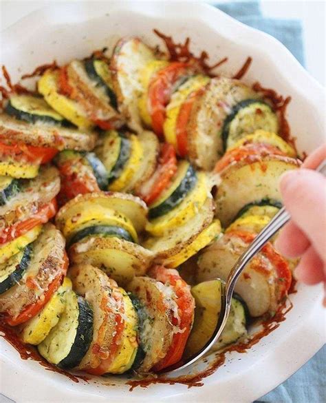 Assiette d'aiguillettes de poulet avec frites et salade