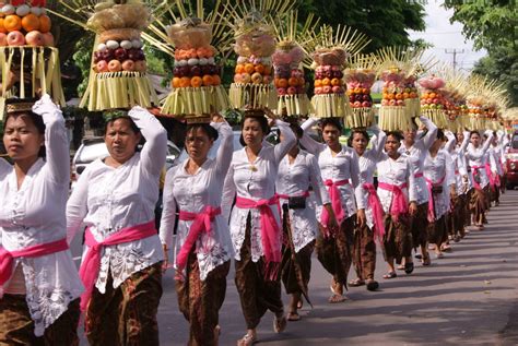 Balinese Culture Canang Sari and the offering ritual Ubud Villas Rental