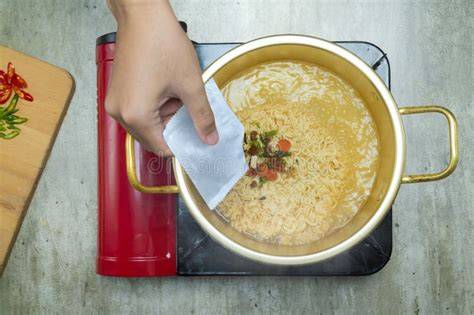 Adding Vegetables to Instant Noodles