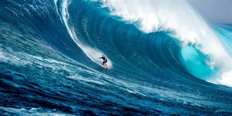 Advanced Surfer Big Wave