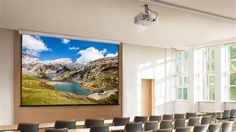 Advantages of a Short Throw Projector