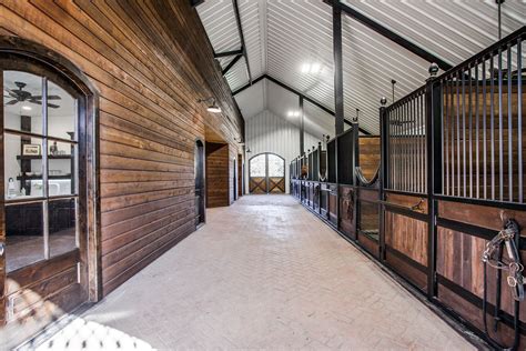 Aesthetics of barn designs for horses