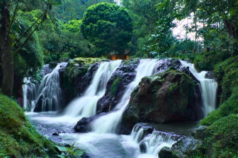 Air Terjun Maribaya