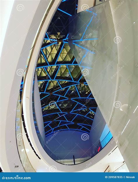 Al Faisaliah Tower interior