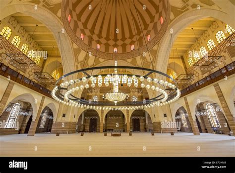 Al Fateh Grand Mosque interior