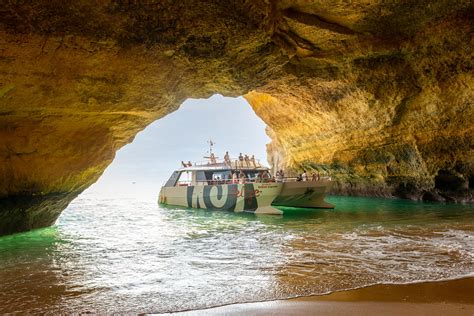 Cuevas de Albufeira y costa en catamarán